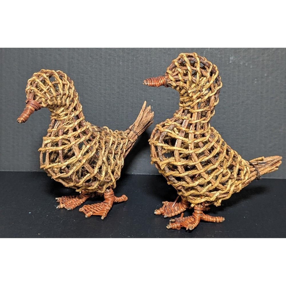 Hand‎ Woven Wicker/Rattan Freestanding Ducks Country/Spring Decor Set of Two